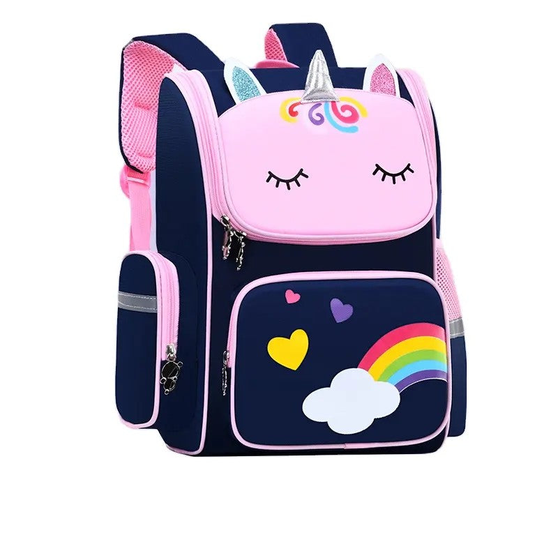 Fille de l'école de dessin animé portant sac à dos | Vecteur Premium Fille de l'école de dessin animé portant sac à dos | Vecteur Premium